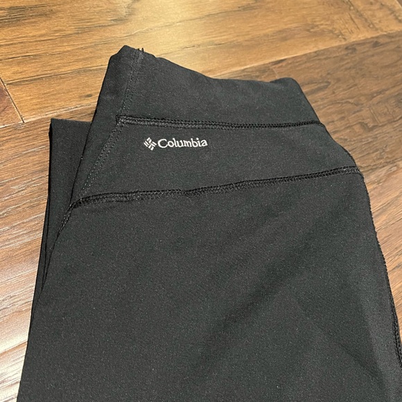 Columbia hiking pant AND 2Xu cropped leggings - Picture 3 of 8